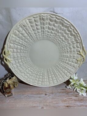 IRISH BELLEEK TRIDACNA BREAD TRAY Vintage